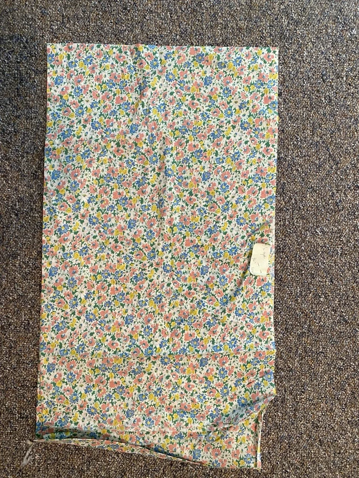 Tela calicó floral de algodón vintage 3 yardas x amarillo, verde, blanco Foto 2 de 3