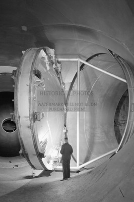 SWINGING VALVE IN SUPERSONIC WIND TUNNEL GLENN RESEARCH CENTE 4X6 POSTCARD PHOTO