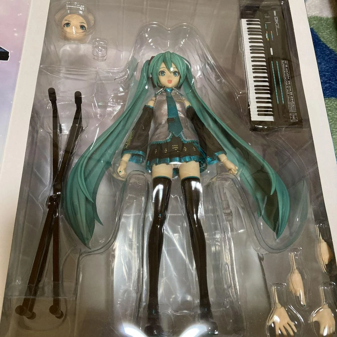 Real action heroes hatsune hotsell miku