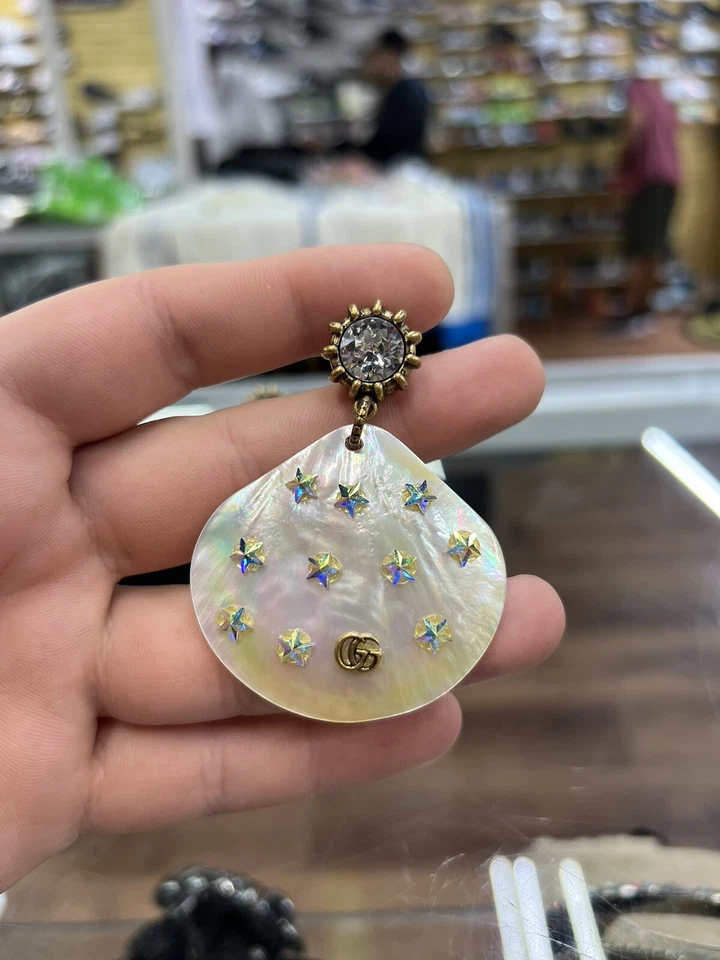 PENDIENTES GUCCI CON CONCHA COLGANTES EN CONCHA DE NÁCAR Foto 4 de 4