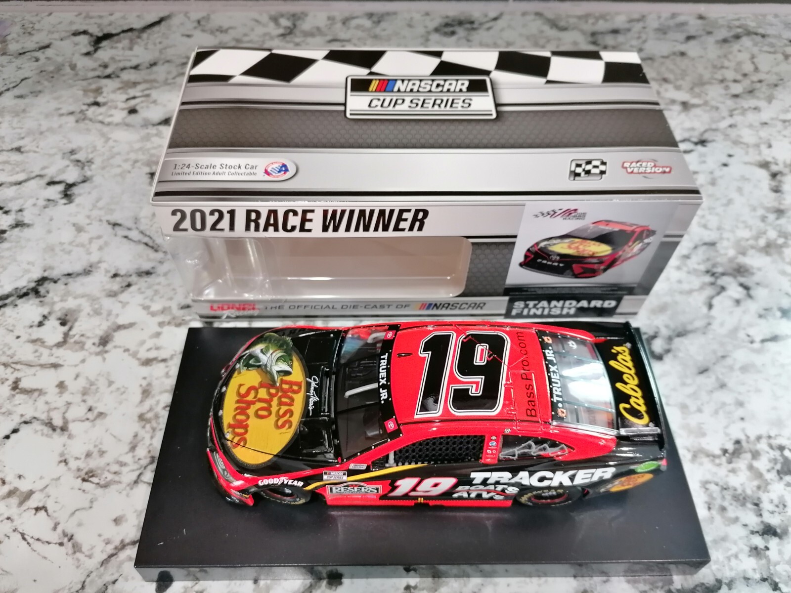 Auto Da Collezione NASCAR 1/24 Martin Truex Jr - Vittoria Darlington 2021, Edizione Limitata (780 Pezzi)