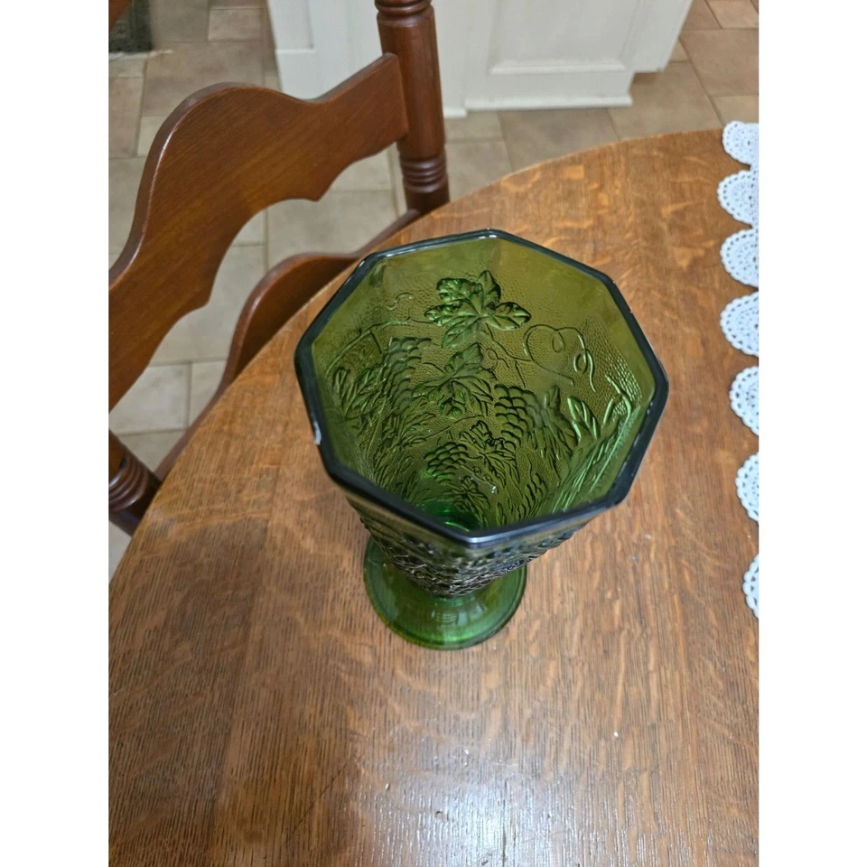 Vaso de flores vintage Indiana vidro octogonal 9,5" verde colheita ou colônia - Imagem 2 de 4