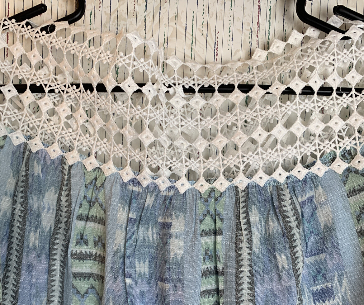 Blouse Femme Lifestyle Attitude - Taille 1X - Manches Ballon En Dentelle Avec Volants - Couleur Bleu Et Blanc - Neuf Avec étiquette