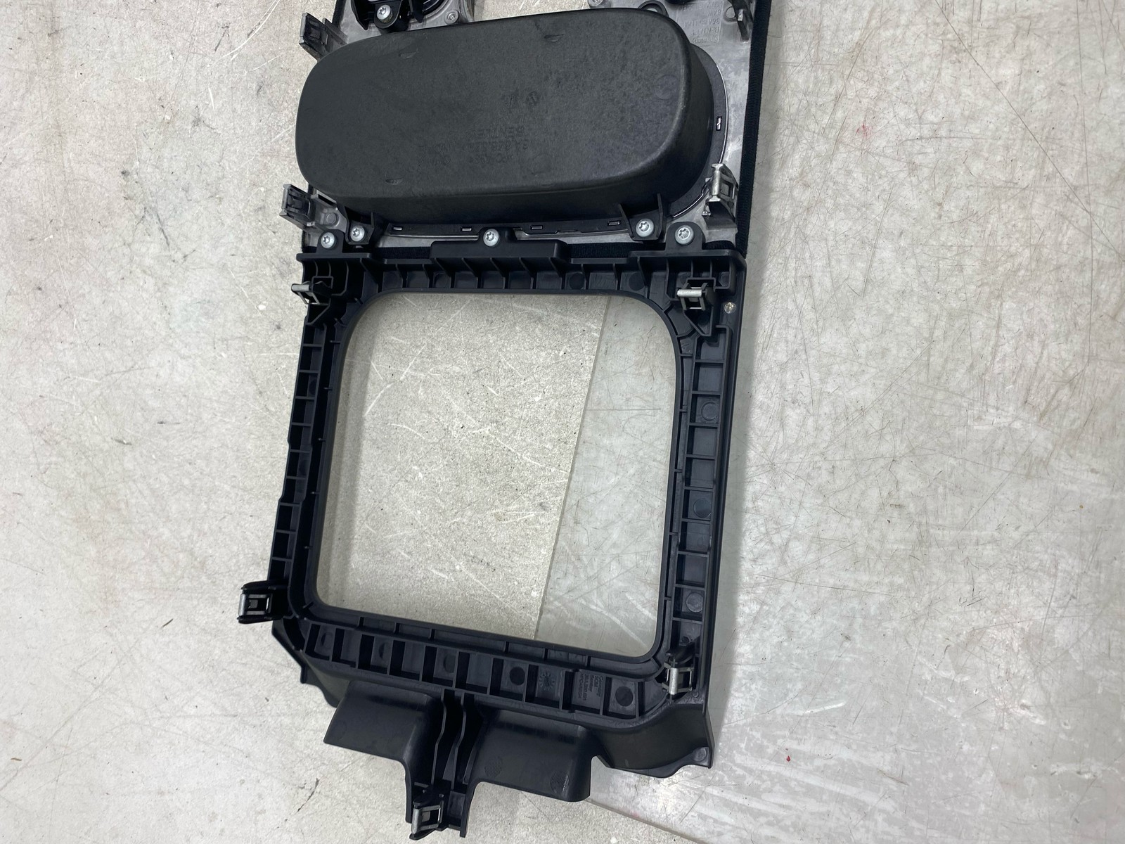 2015-2020 BENTLEY BENTAYGA FRONT CENTER CONSOLE TOP TRIM PARK BRAKE SWITCH PANEL