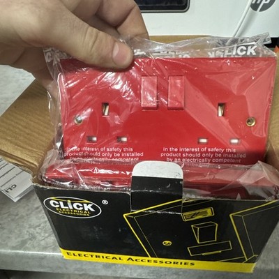 x5 - CLICK SCOLMORE Essentials Range 13A rot DP geschaltete Doppelsteckdosen WA180