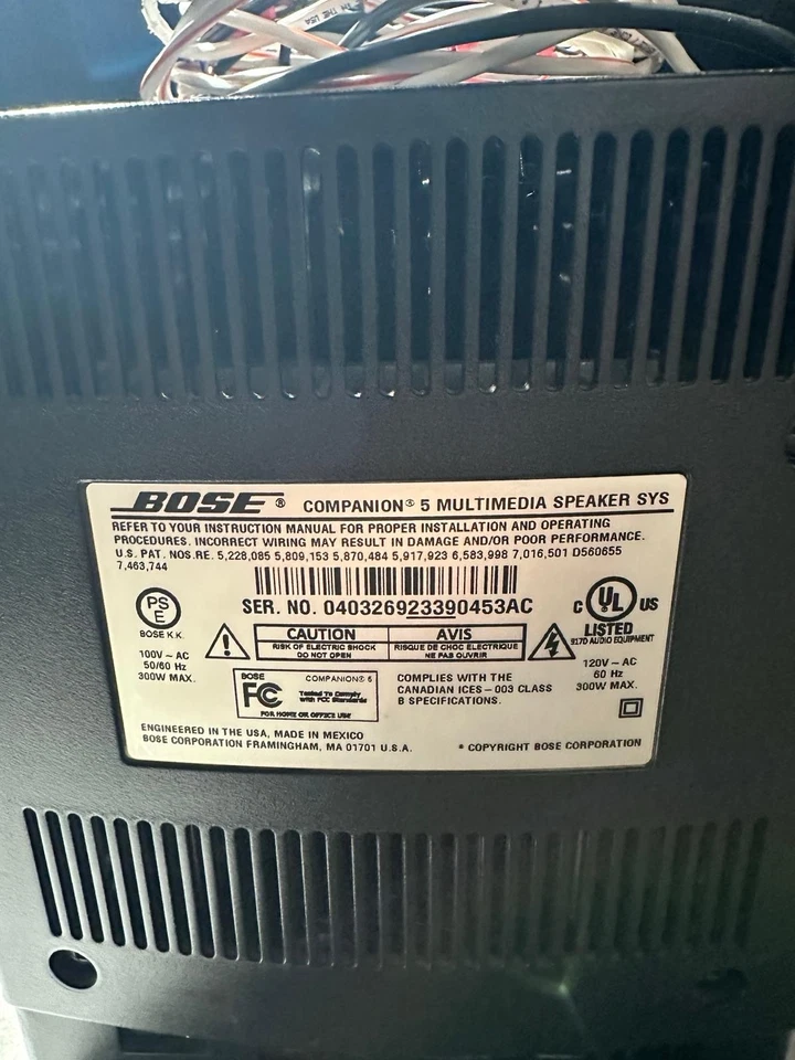 Sistema de alto-falante multimídia Bose Companion 5 cor prata/grafite - Imagem 3 de 3