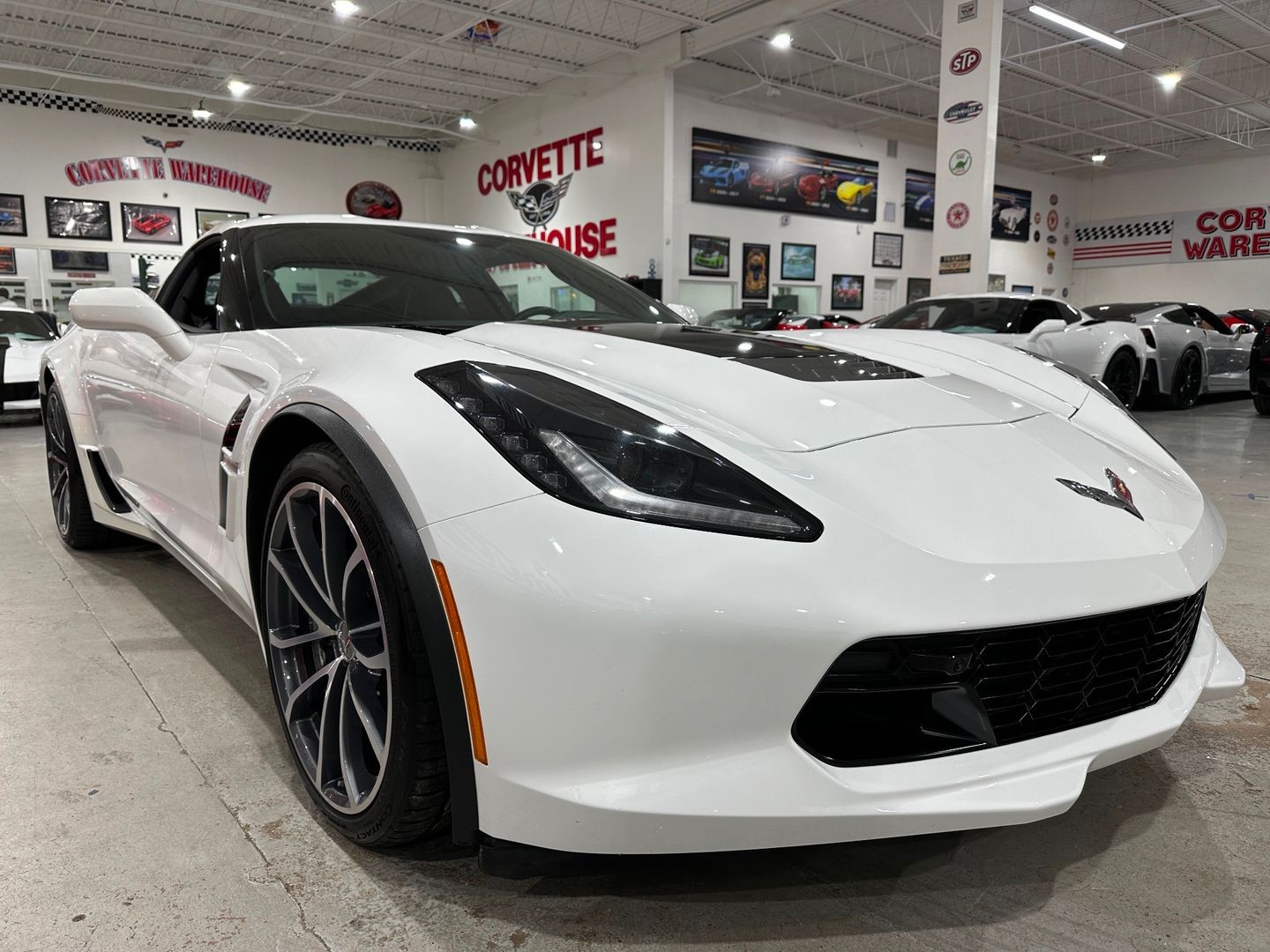 2017 [G8G] Arctic White Chevrolet Corvette   | C7 Corvette Photo 6