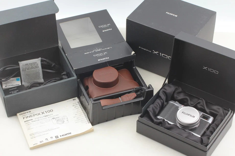[MINT In Box & Case] Fuji Fujifilm FinePix X100 12.3MP Digital Camera  JAPAN - Image 3 of 4