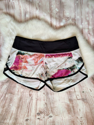 Lululemon size 4 Speed Up Pigment Wave Multi Print 3  Inseam Running Shorts