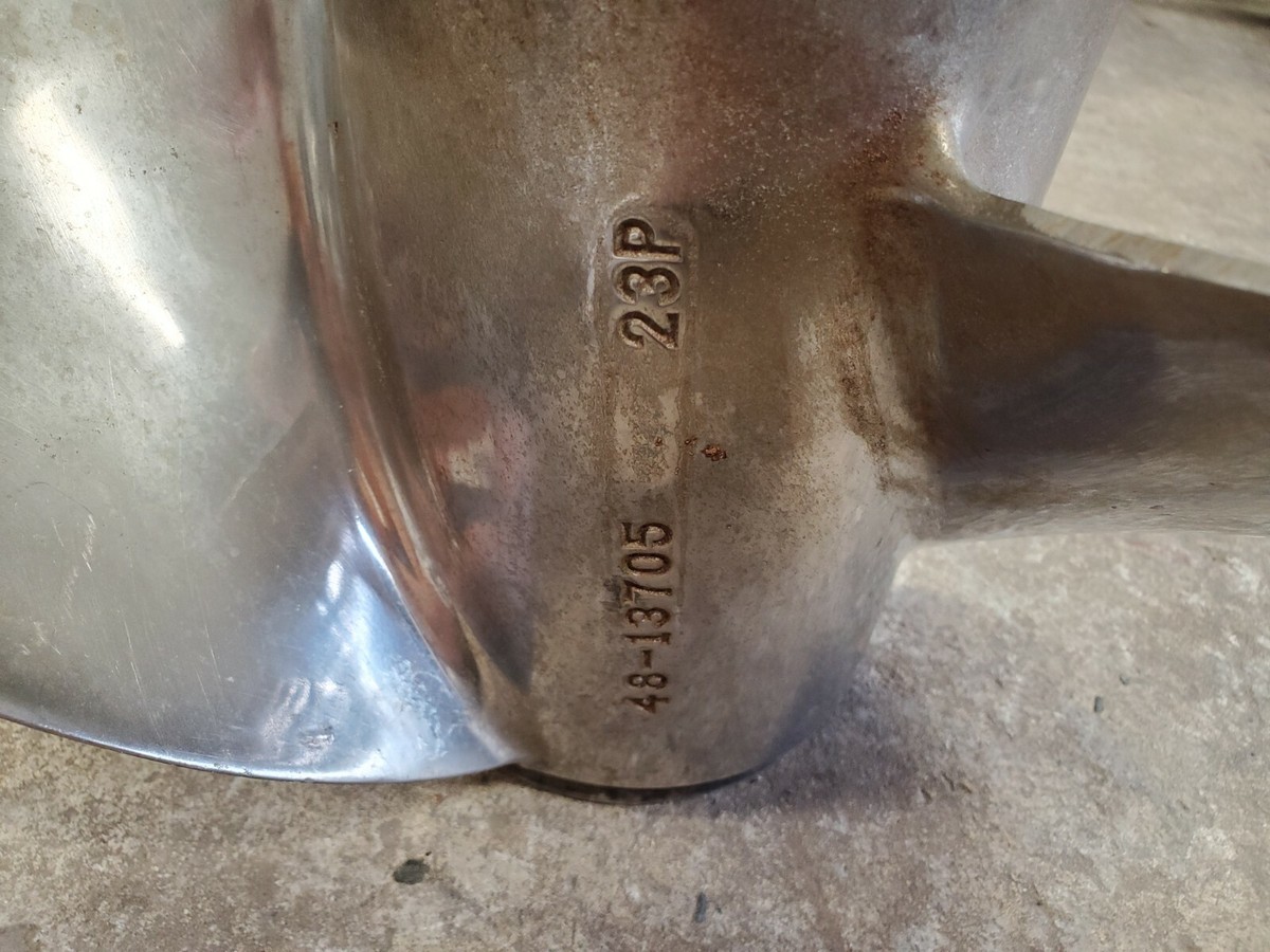 4 hélices de 14 5/8 x 23 de paso, RH 48-8M0151327 para Mercury