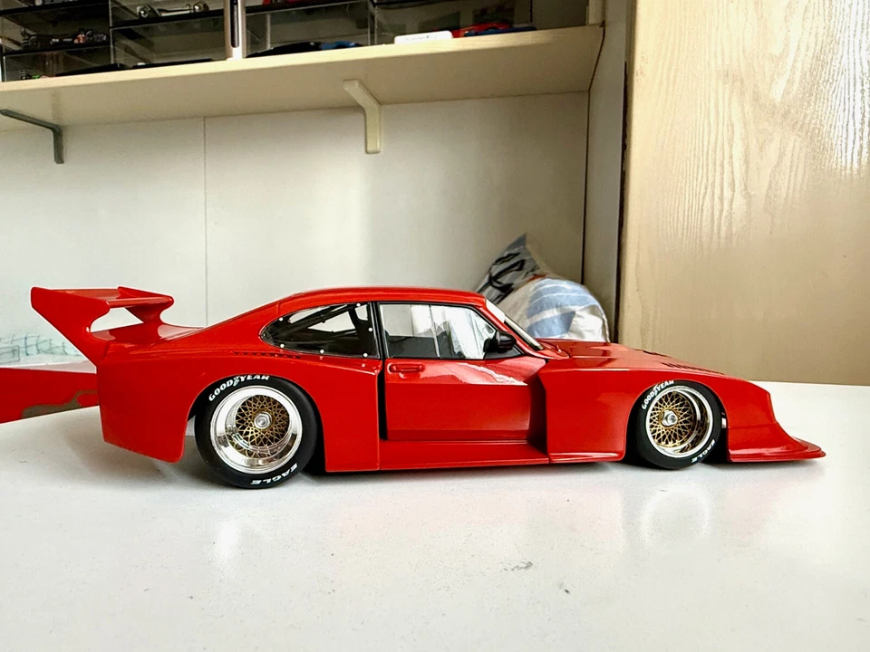 BMINICHAMPS 100798600 FORD CAPRI TURBO GR5 ROSSO 1979 1/18 - Immagine 3 di 4