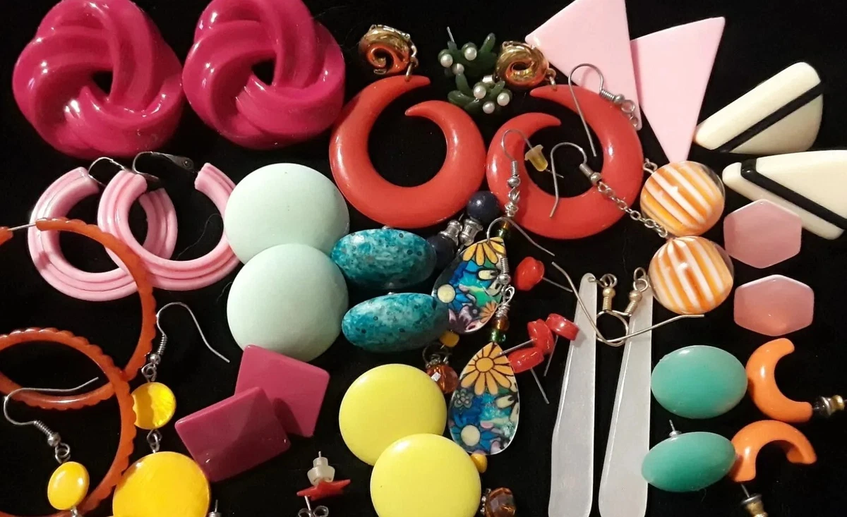 Vintage shop plastic earrings