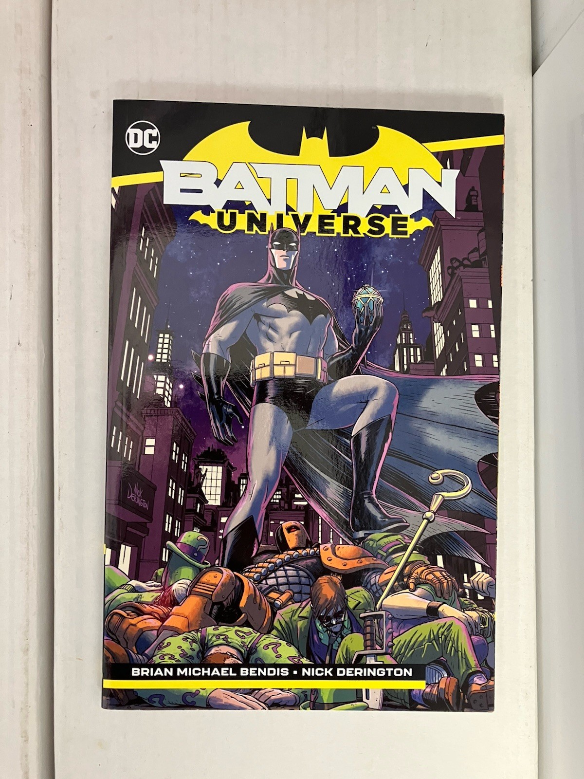 Batman Universe. DC Comics TPB Paperback
