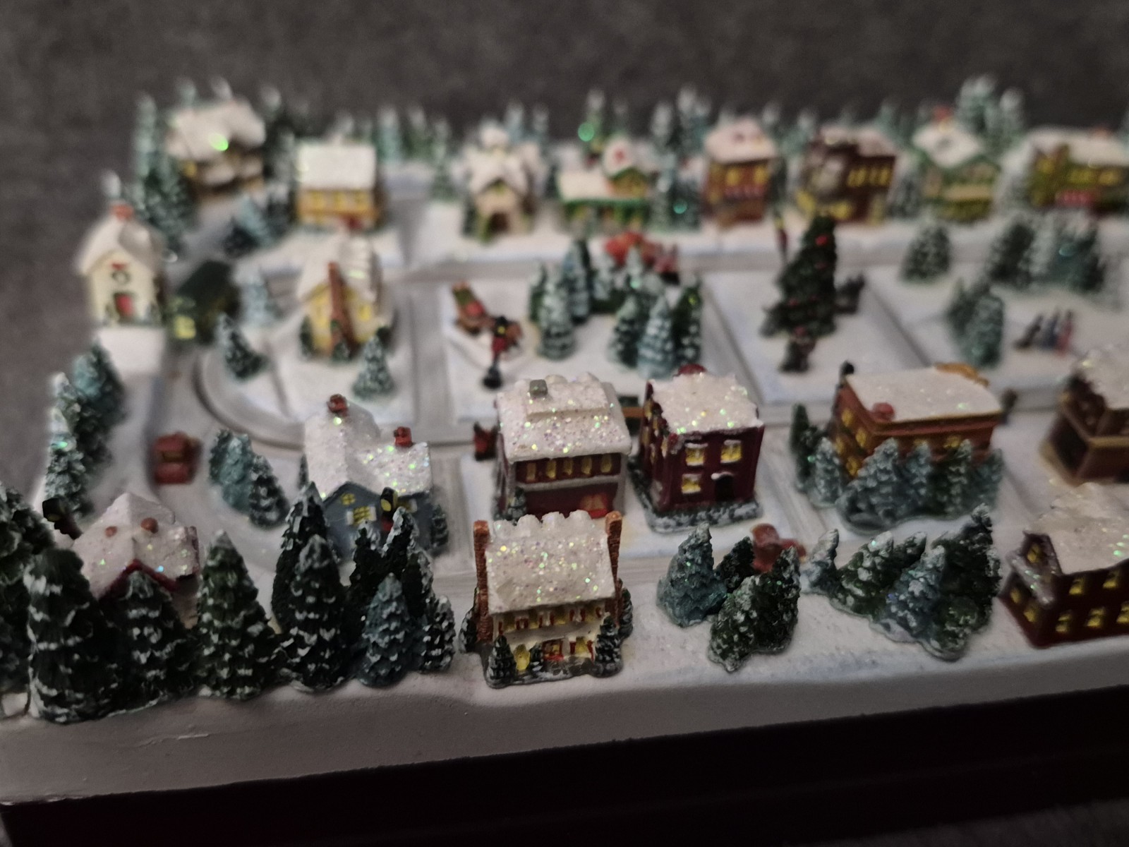 "Main Street" 2008 Thomas Kinkade Animated Hawthorne Village Christmas Miniature