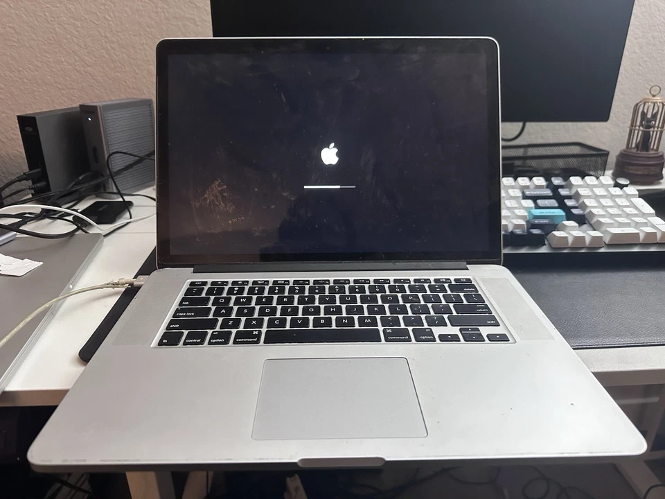 Apple MacBook Pro 15-Inch 2.2GHz Intel Core i7 16GB RAM 256GB SSD (Mid-2015) - Image 4 of 4