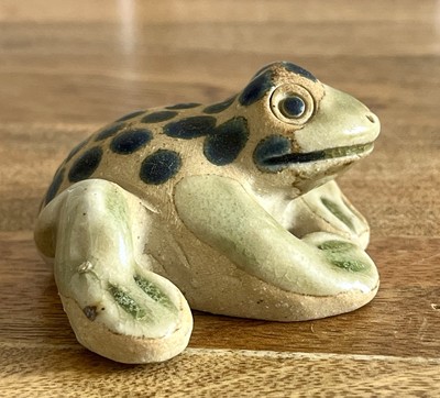Handgefertigte Studio Steinzeug Keramik glasiert grüne Frosch Kröte Figur - 2  x 3 