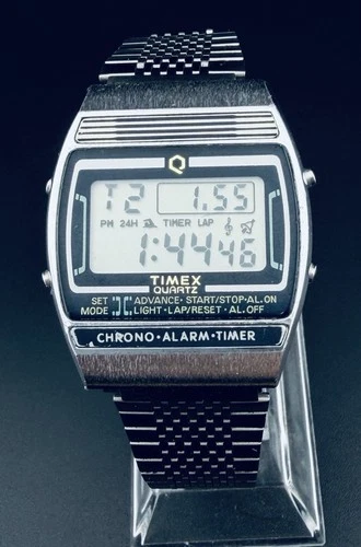 Working Vintage Timex Q Quartz Chrono Alarm Timer Water Resistant Mens Watch O3