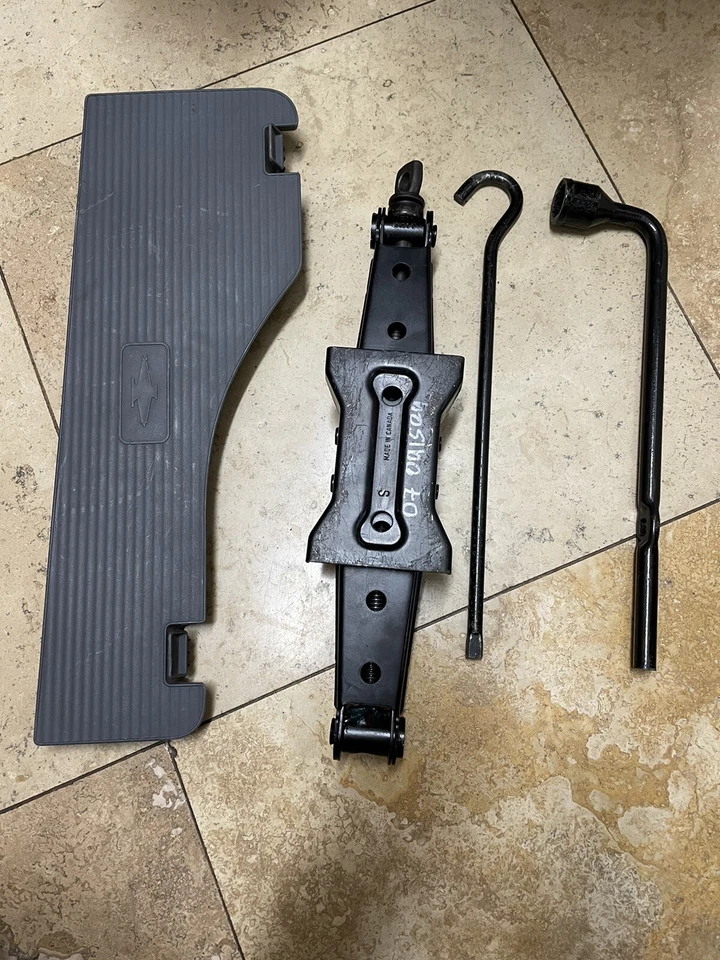 2005-2006-2007-2008-2009-2010 Honda Odyssey Tire Jack Tools end  Cover - Image 3 of 4