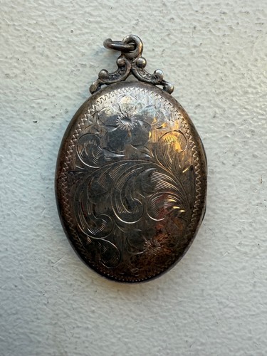 Vintage 925 Sterling Silver Engraved Locket