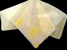 VINTAGE YELLOW ON WHITE MADEIRA HAND EMBROIDERY/APPLIQUE WEDDING HANKY EXC COND