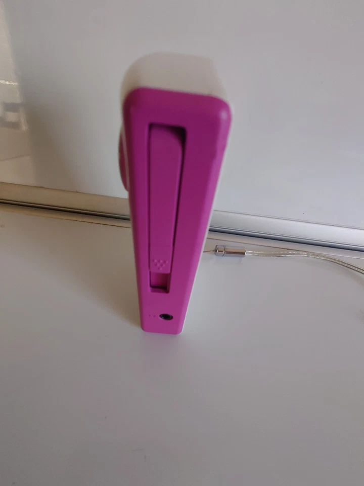 Flip Ultra Video Camera 4 GB Records 120min, Model U1120W, Pocket Size, Tested - Image 4 of 4