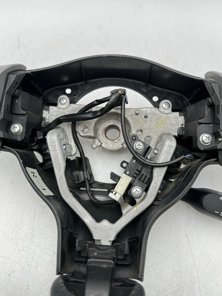 2005 - 10 SCION TC VOLANTE DIANTEIRO ESQUERDO DO MOTORISTA COM CONTROLES DE RÁDIO - Imagem 3 de 4