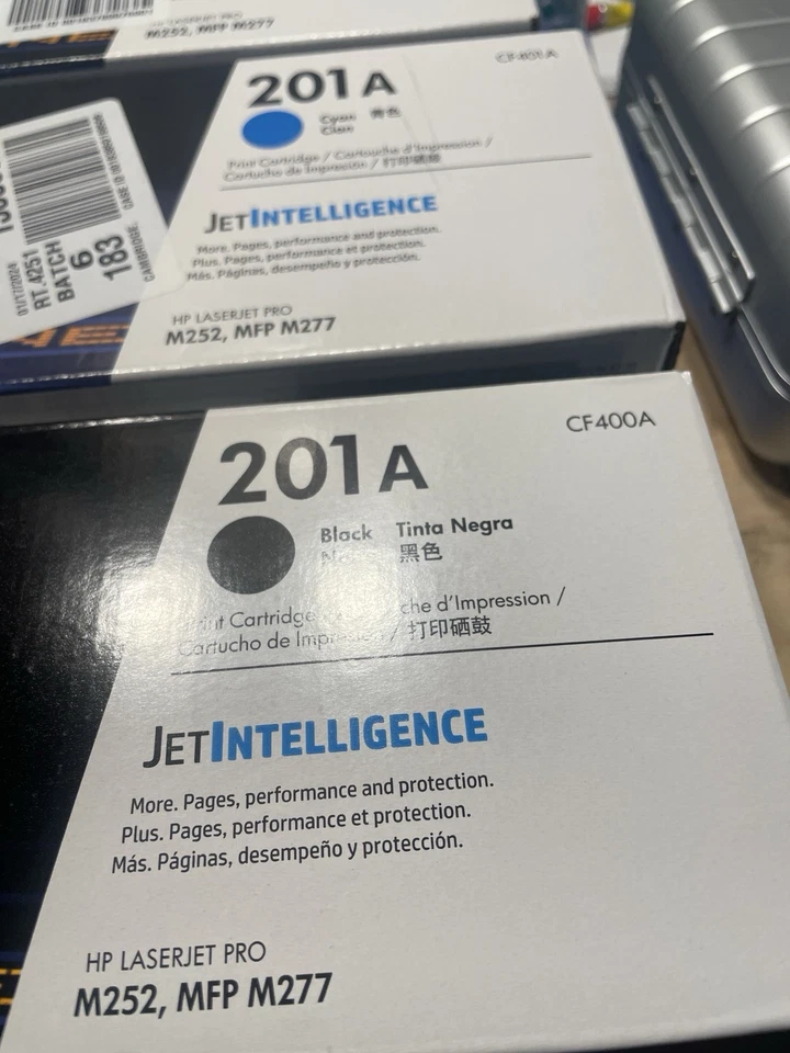 Lote de 4 x tóner sellado OEM genuino HP 201A negro cian amarillo tinta mag chorro láser Foto 2 de 4