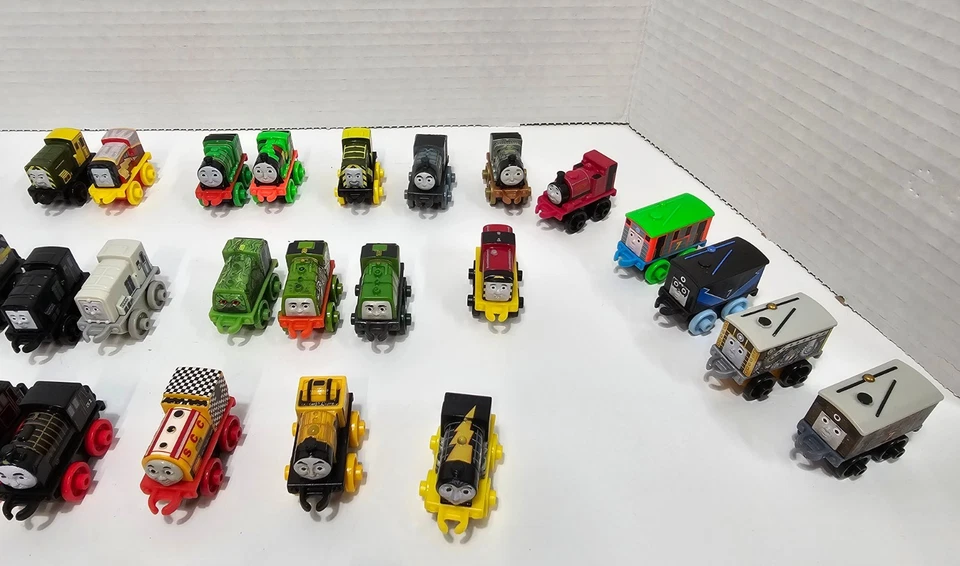 Lote de 64 vagones de tren Thomas The Train & Friends Minis Millie Batman Hiro Paxton Foto 3 de 4