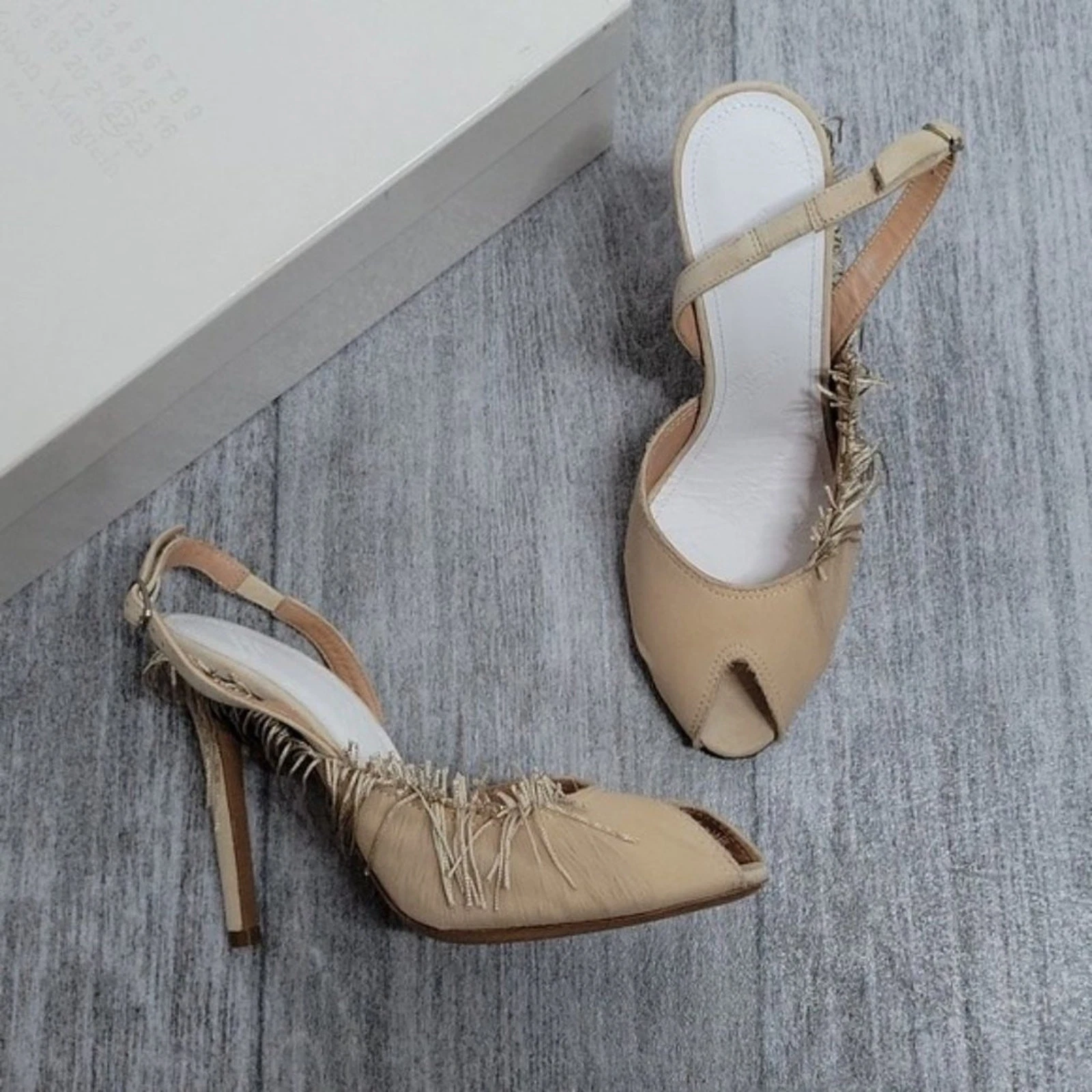 Decolte stiletto Maison Margiela con frange in crepe e camoscio slingback punta aperta NUOVE 37