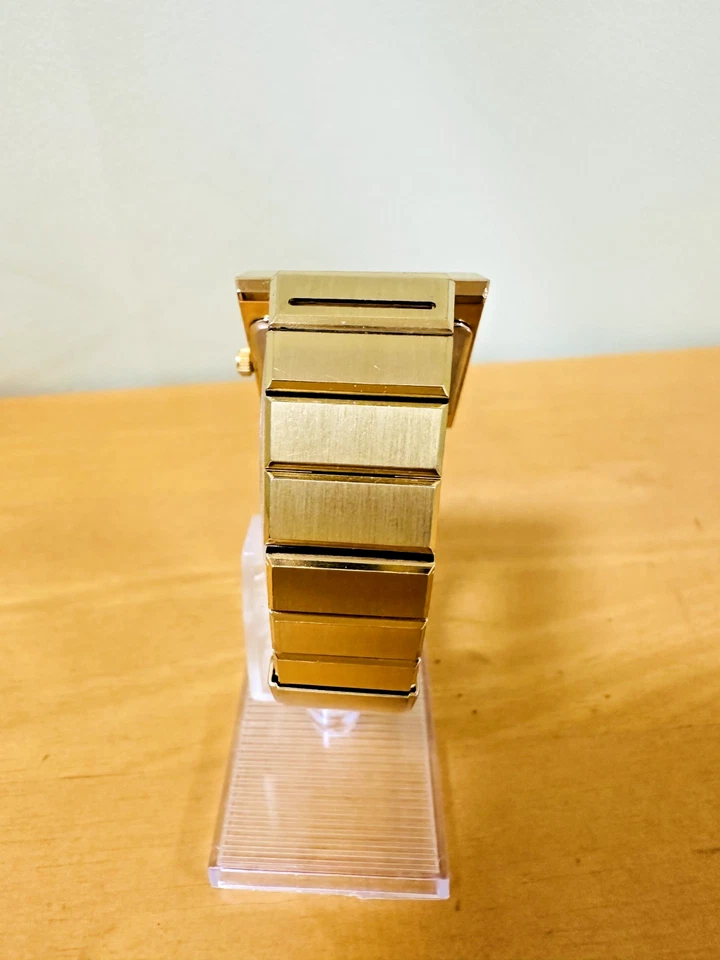 Reloj Seiko ALBA AKA V733 5A40 esfera roja Japón color dorado Foto 2 de 4