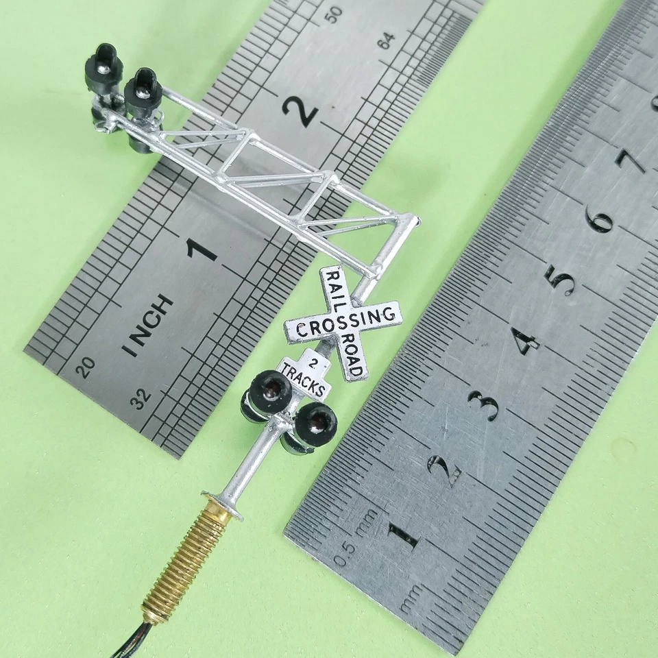 2 x N scale model railroad cantilever grade crossing signal handing light C160 - Image 3 of 4