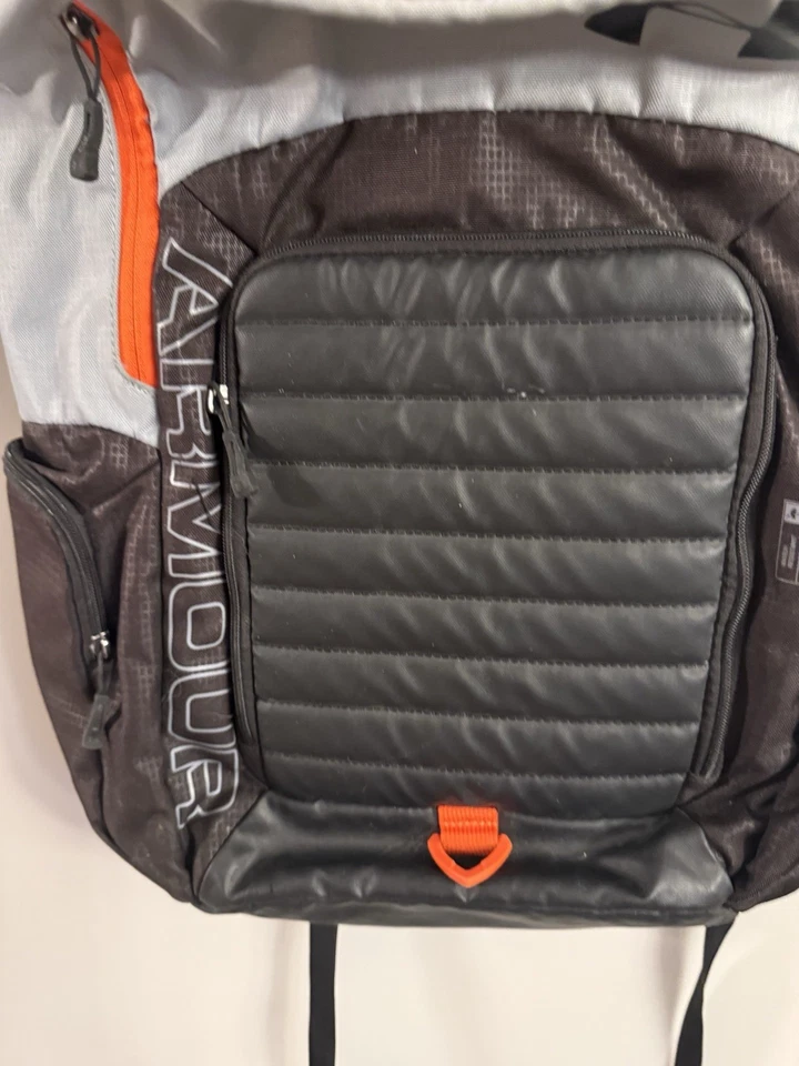 Рюкзак Under Armour серый и черный с оранжевой отделкой - Изображение 2 из 4