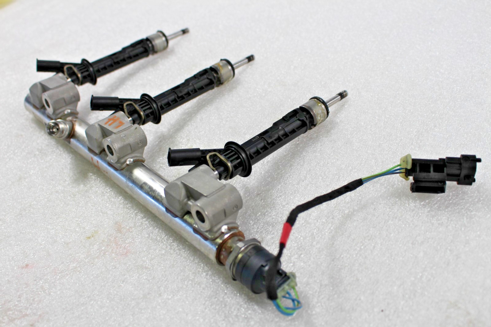 Ferrari 296 GTB, LH, Left, Fuel Rail With Injectors, Used, P/N 953347