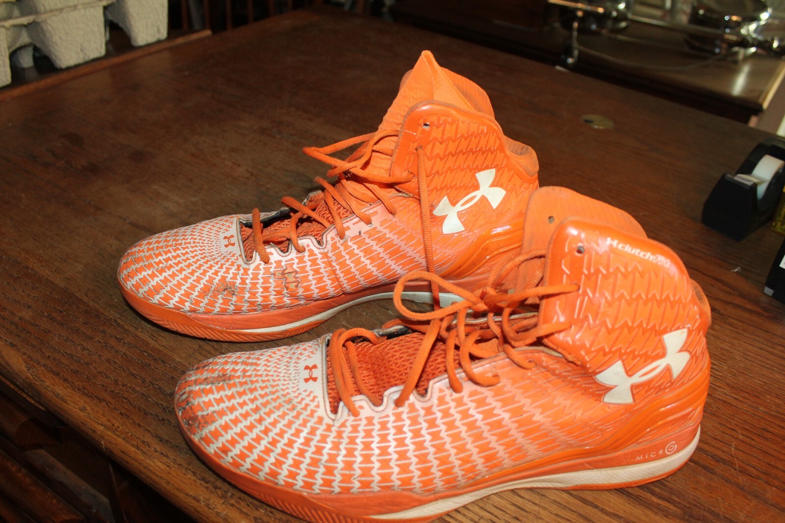 Men’s Under Armor Clutch Fit Basketball Shoes Size 16… Gem