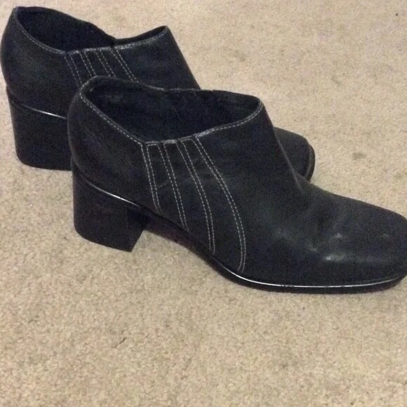 Comfortable Classic Leather CLARKS Block Heel Mid… - image 2