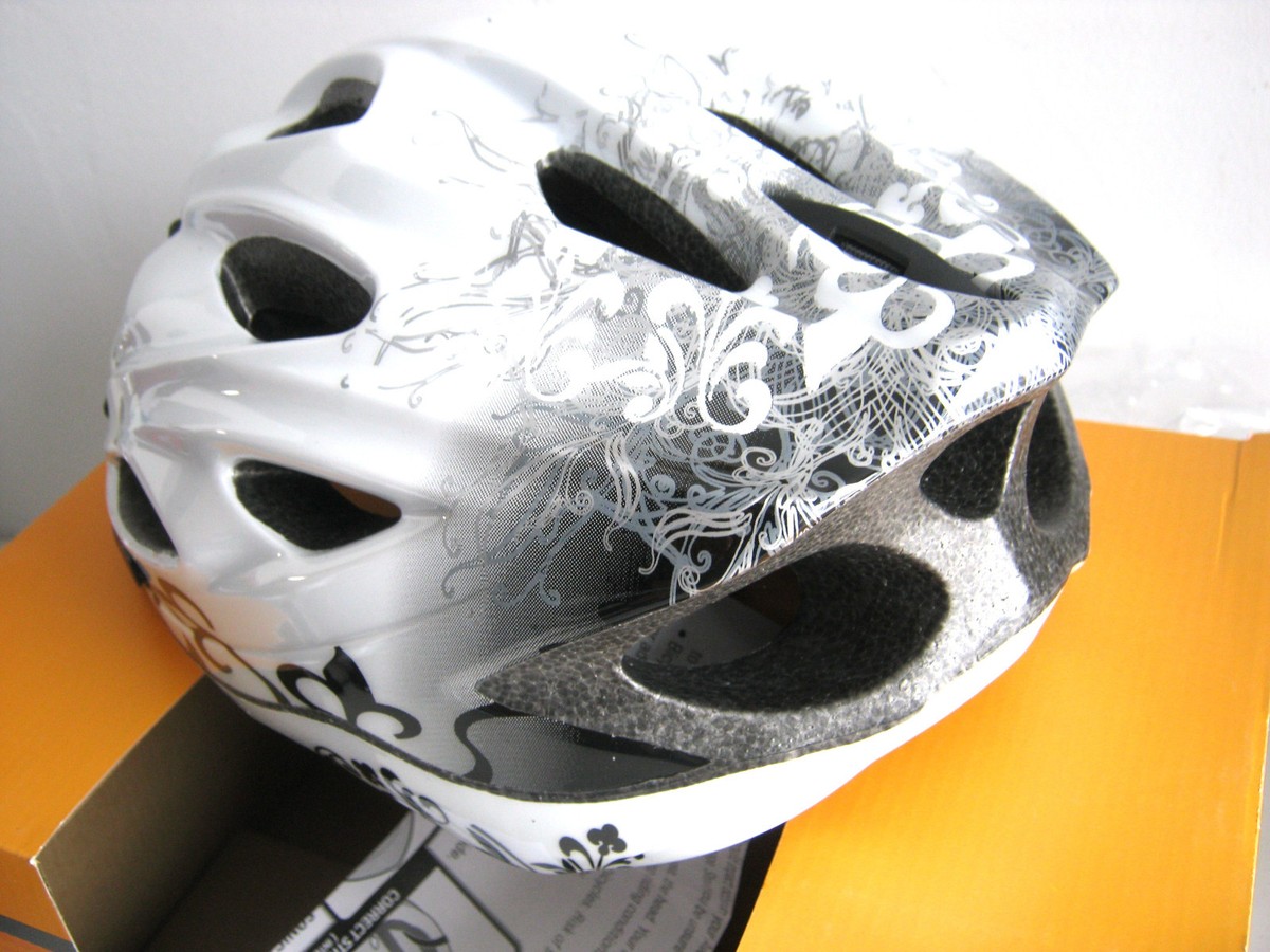 avenir urban bike helmet Avenir Urban Cycling Helmet MD/LG 58-62cm Silver White Bike Bicycle Cycle  NEW