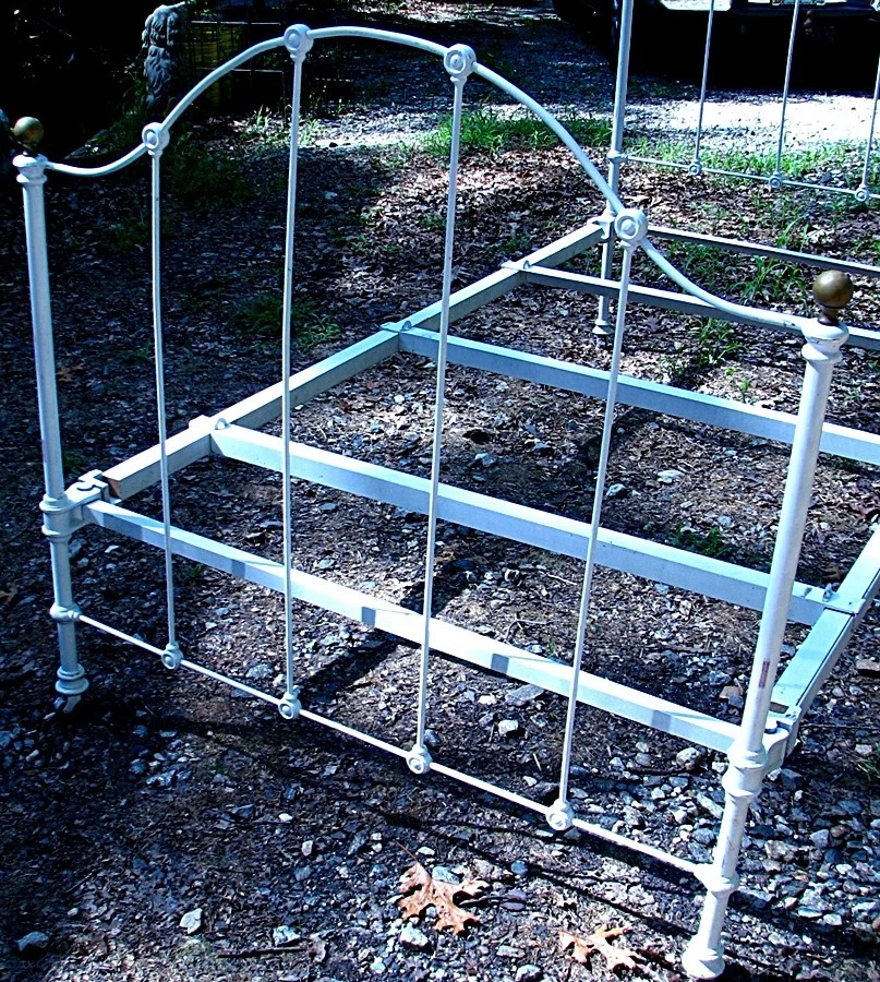 ANTIQUE IRON & BRASS BED c.1900 CANNONBALL FINIALS 75" X 43"  - Image 4 of 4