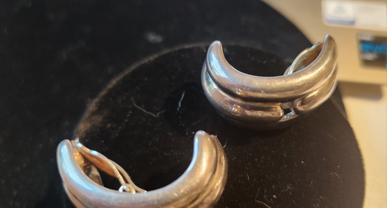 GIVENCHY Paris New York Large Silver Tone Chunky Clip On Earrings Vintage thumbnail 7