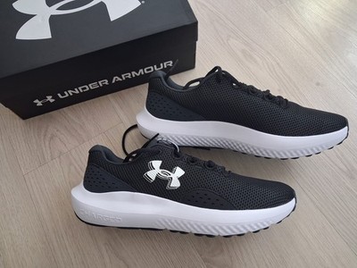 Under Armour Charged Surge 4 Herren Laufschuhe Sneaker schwarz/weiß EU 45