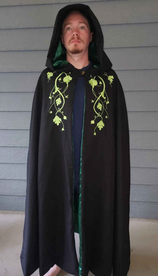 Capa renacentista bordada Foto 2 de 4