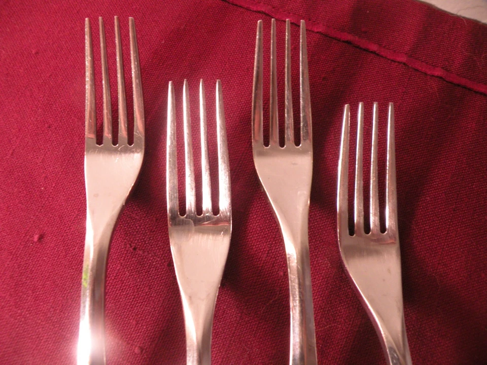 Set Of 4 Robert Welch SCOOP MIRROR Stainless Salad Forks Russell Clarke 7 1/4" B - Image 2 of 4