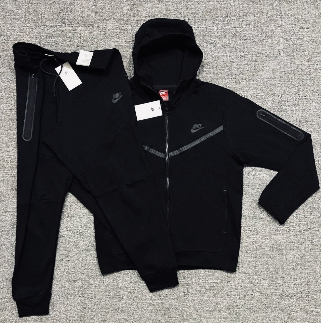 NWT - Nike Men's Black Tracksuit Set Size LARGE Fleece Hoodie & Pants