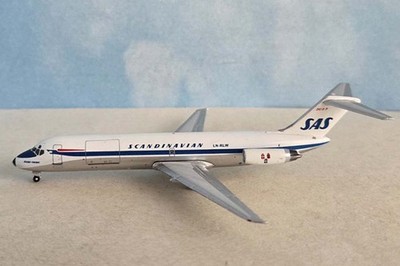 AC411445 AeroClassics DC-9-32F 1/400 Model LN-RLW SAS Cargo