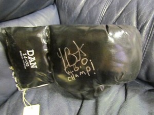 Lamond Brewster autographed boxing Glove