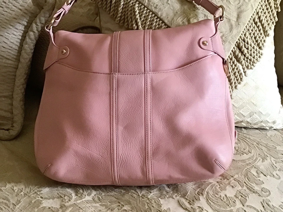 Bolso de Mano de Diseñador ST JOHN KNITS VINTAGE Cuero Genuino Rosa con Detalles Tono Dorado Foto 2 de 4