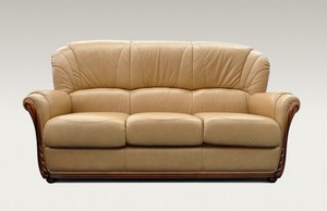 divano in pelle beige