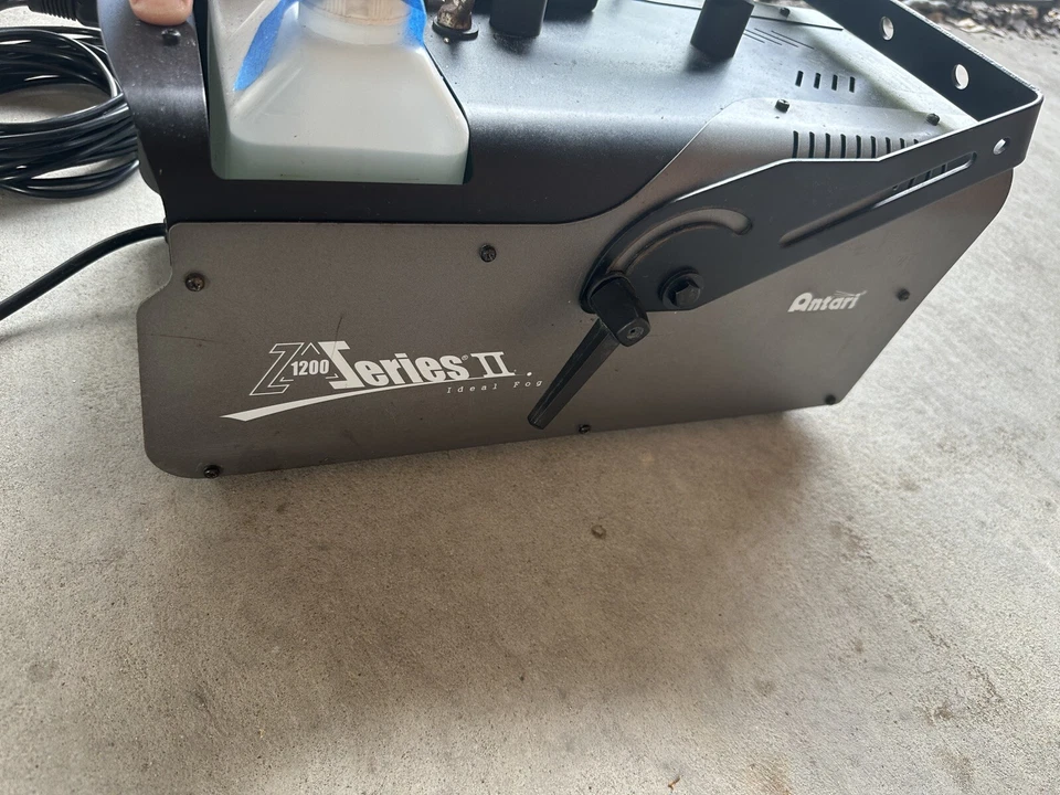 Antari Z-1200 series II 1200-Watt Fog Machine - Image 2 of 4