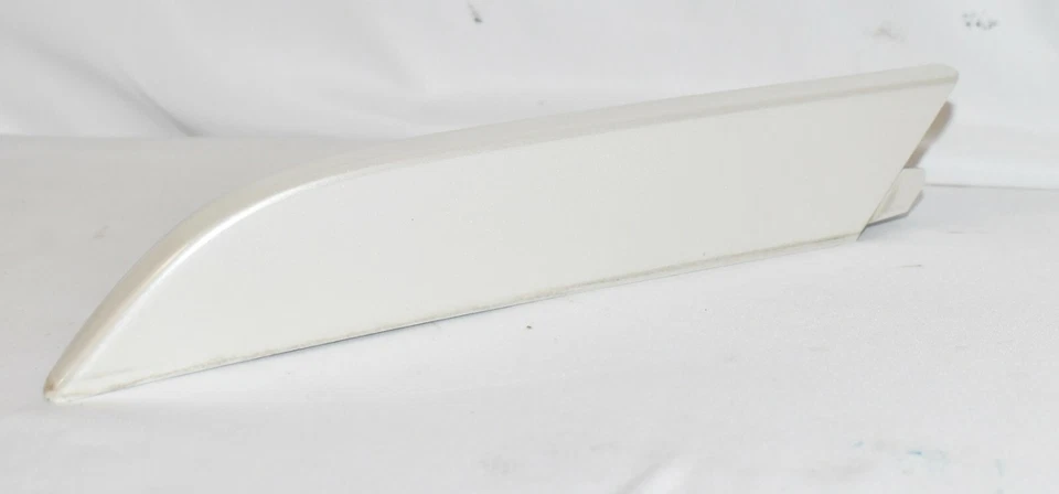 02-06 Cadillac Escalade y ESV Cubierta de extremo de techo trasero izquierdo blanco diamante C2C09 Foto 2 de 4