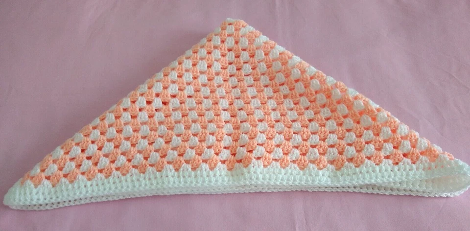 Manta de ganchillo hecha a mano para bebé niña cochecito/cuna/coche/Moisés cesta melocotón y blanco NUEVO Foto 2 de 3