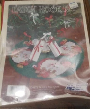 National Yarn Crafts Latch Hook Kit St. Nick Tree Skirt Santa NEW/OLD STOCK! N4